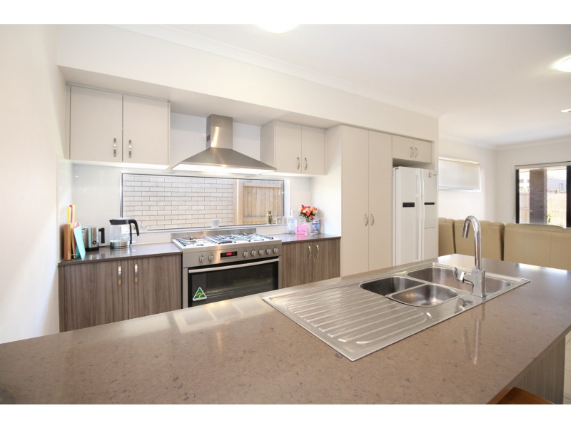 27 Lillypilly Drive, Ripley QLD 4306