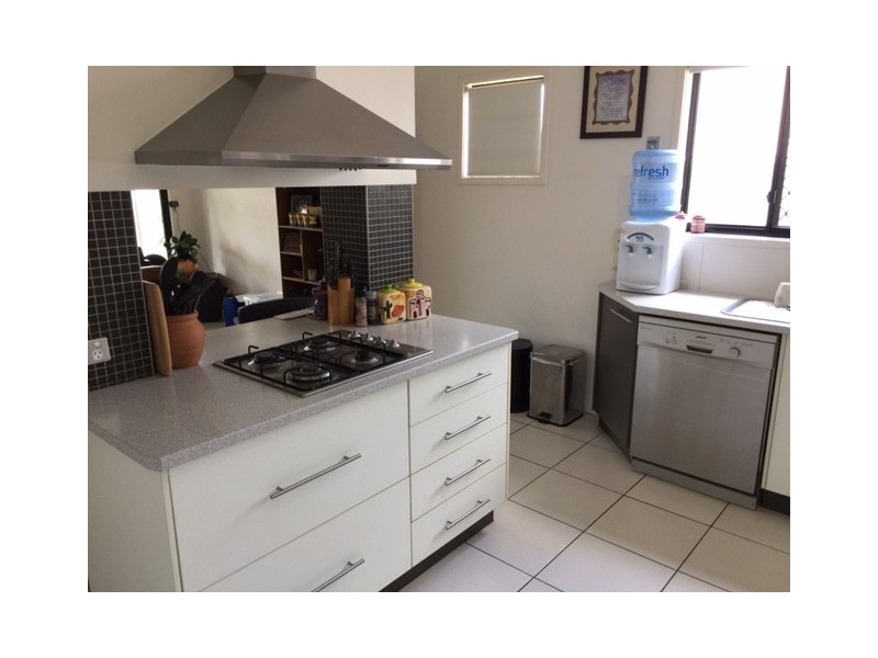 272 Lakeside Avenue, Springfield Lakes QLD 4300