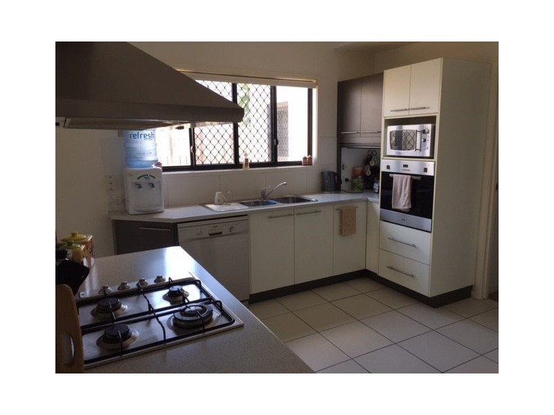 272 Lakeside Avenue, Springfield Lakes QLD 4300