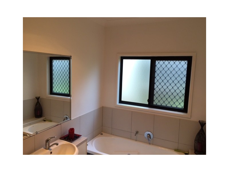 272 Lakeside Avenue, Springfield Lakes QLD 4300