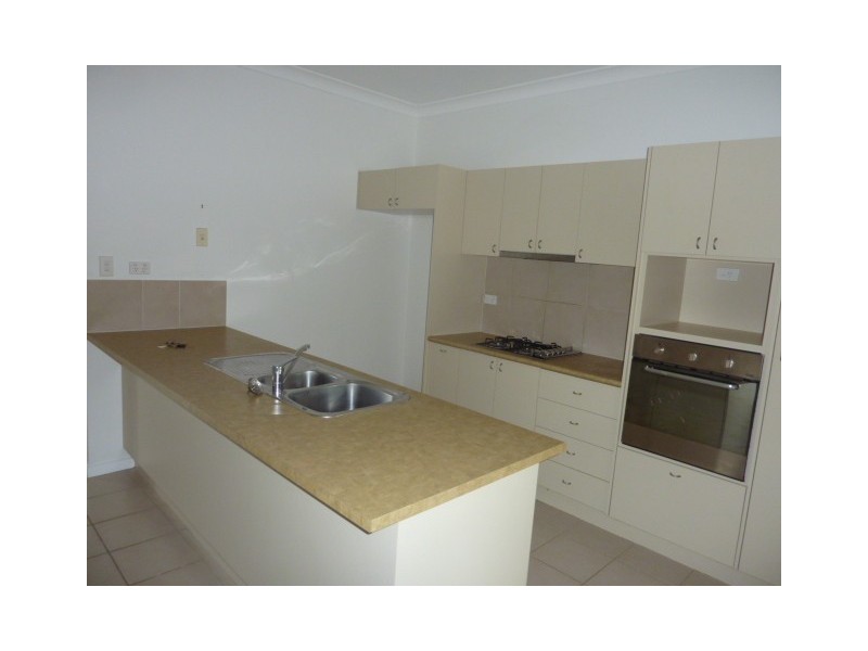 288 Lakeside Avenue, Springfield Lakes QLD 4300