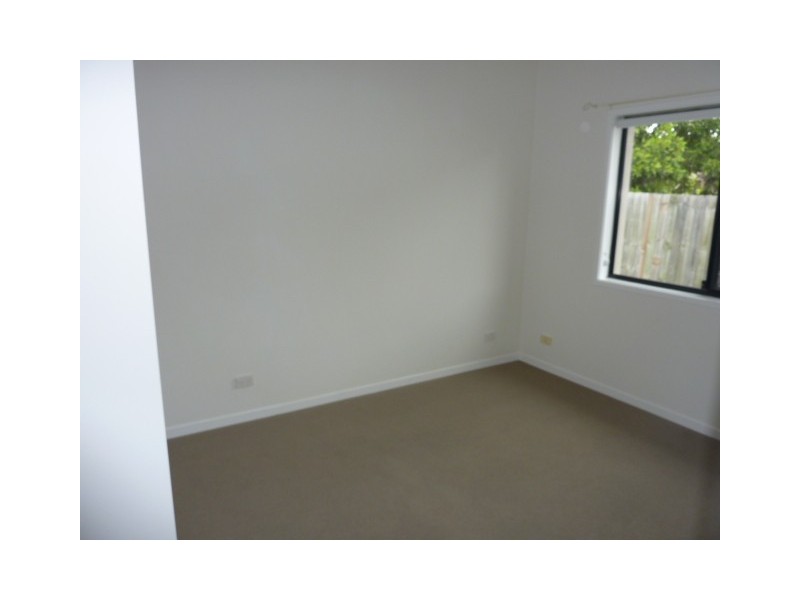 288 Lakeside Avenue, Springfield Lakes QLD 4300