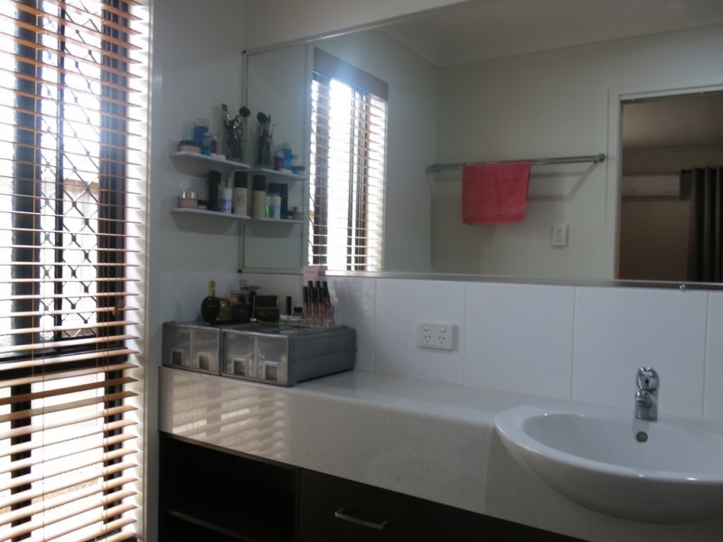 60 Carnarvon Ave, Springfield Lakes QLD 4300