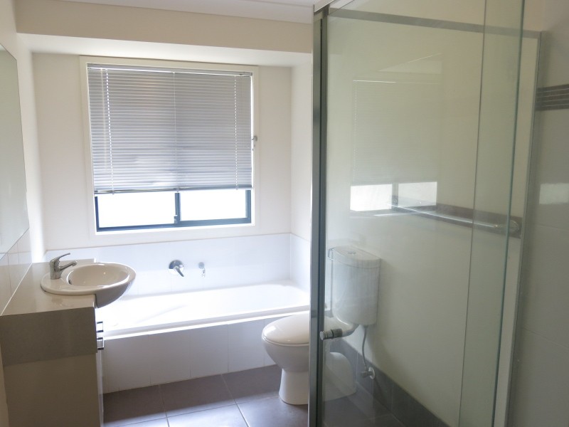 20 Park Edge Drive, Springfield Lakes QLD 4300