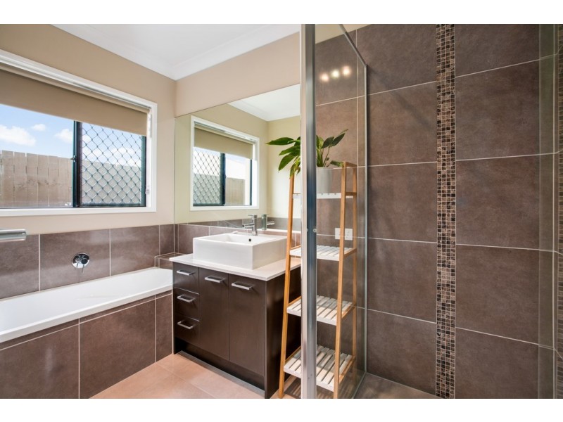 33 Grindelia Drive, Springfield Lakes QLD 4300