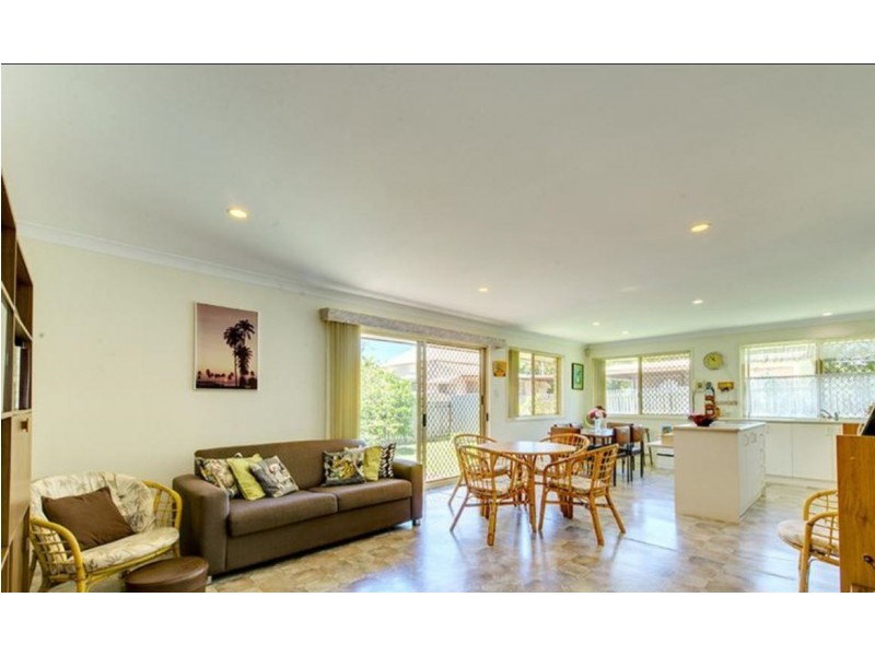 2A Walsh Street, Newtown QLD 4305