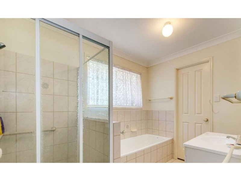 2A Walsh Street, Newtown QLD 4305