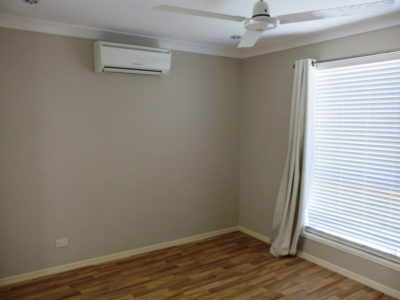 4 Lorraine St, Camira QLD 4300