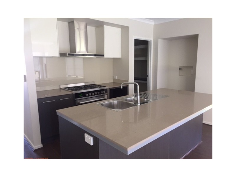 6 Comfort Street, South Ripley QLD 4306