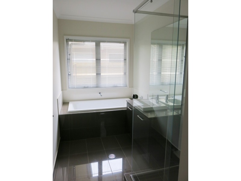 6 Comfort Street, South Ripley QLD 4306