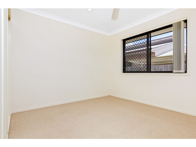 27 Shallow Bay Drive, Springfield Lakes QLD 4300