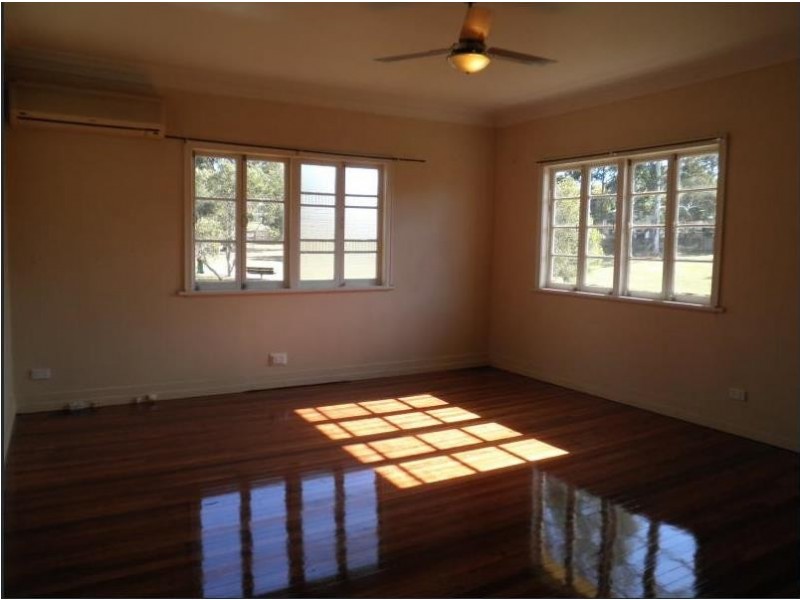 27 Denman Street, Leichhardt QLD 4305