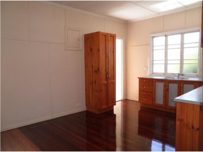 27 Denman Street, Leichhardt QLD 4305