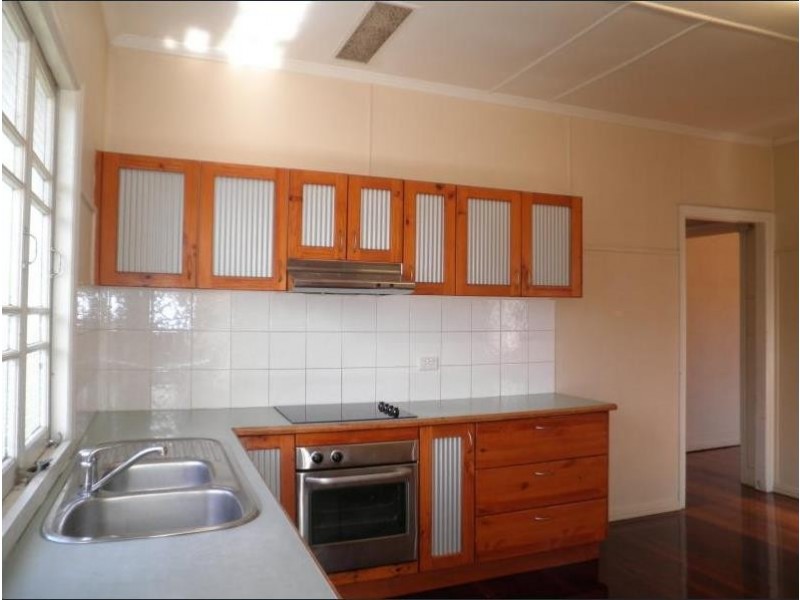27 Denman Street, Leichhardt QLD 4305