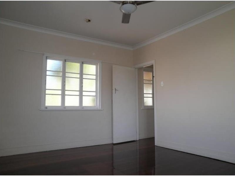 27 Denman Street, Leichhardt QLD 4305