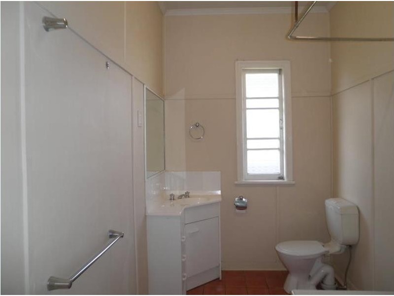 27 Denman Street, Leichhardt QLD 4305