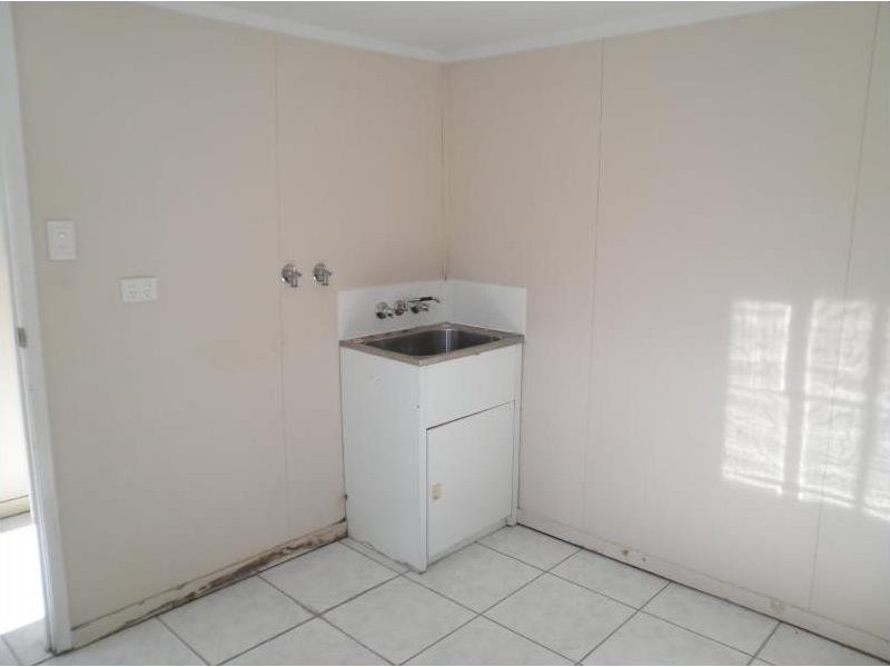 27 Denman Street, Leichhardt QLD 4305