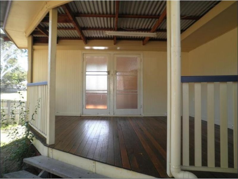 27 Denman Street, Leichhardt QLD 4305
