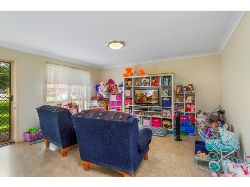 8 Karnak Court, Camira QLD 4300
