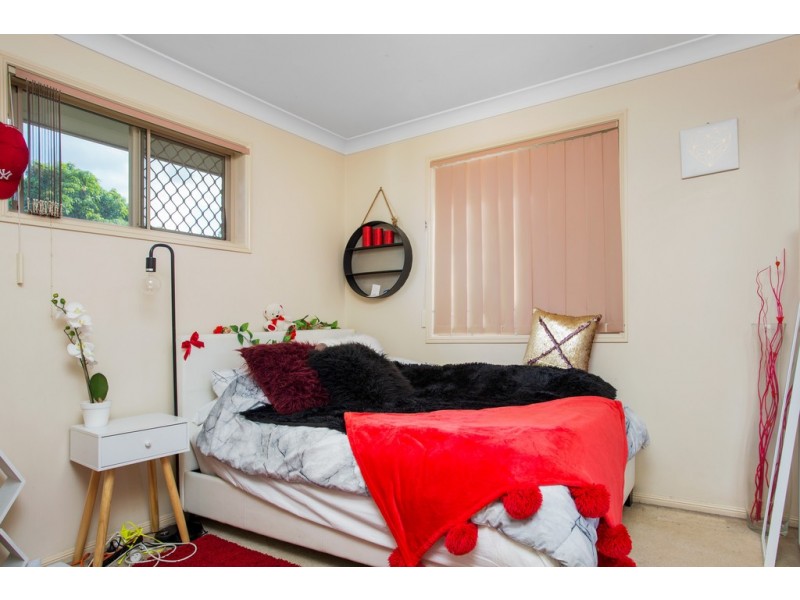 8 Karnak Court, Camira QLD 4300