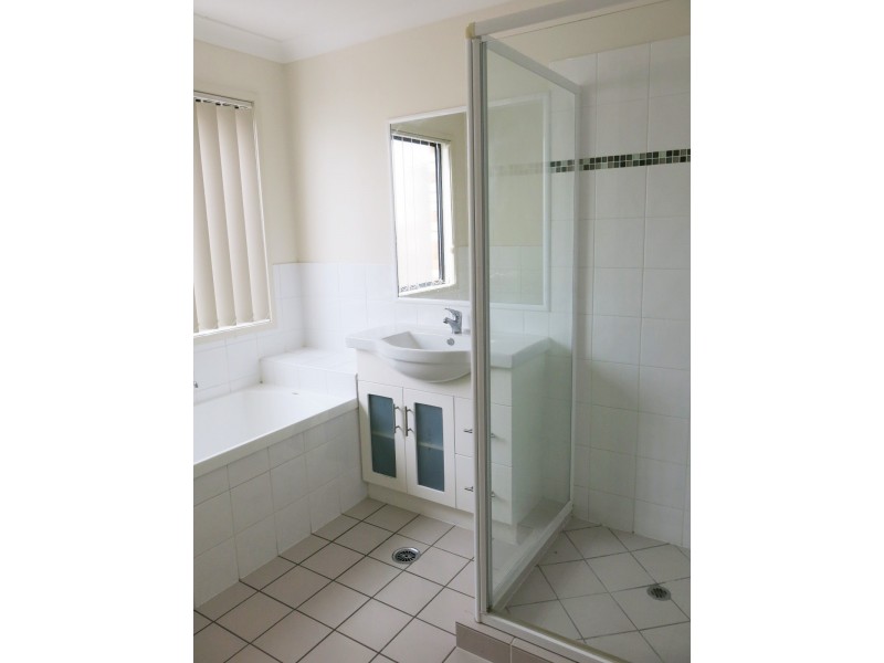 28 Wimbeldon Street, Springfield Lakes QLD 4300