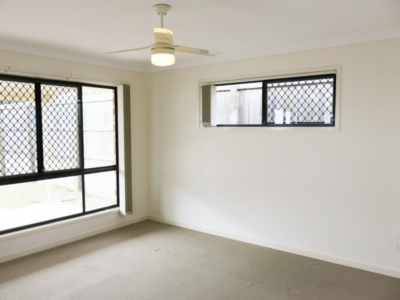 28 Wimbeldon Street, Springfield Lakes QLD 4300