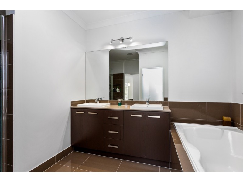 64 Crest Ridge Parade, Brookwater QLD 4300