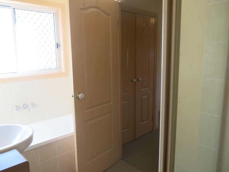 9 Keeple Close, Springfield Lakes QLD 4300