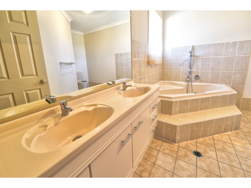 11 Wanderer Crescent, Springfield Lakes QLD 4300