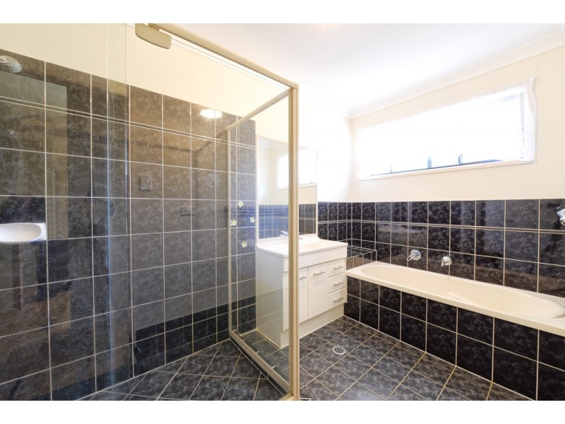11 Wanderer Crescent, Springfield Lakes QLD 4300