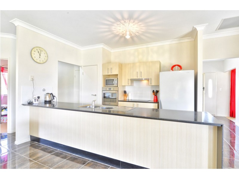 1 Dianella Ct, New Beith QLD 4124