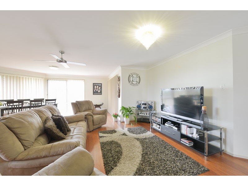 15 Cove Place, Springfield Lakes QLD 4300