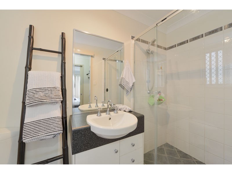 15 Cove Place, Springfield Lakes QLD 4300
