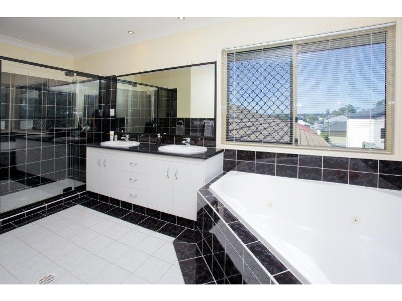 37 Viewpoint Drive, Springfield Lakes QLD 4300