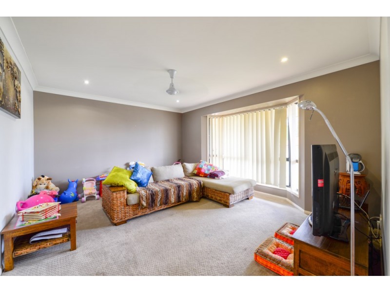 4 Emma Place, Springfield Lakes QLD 4300