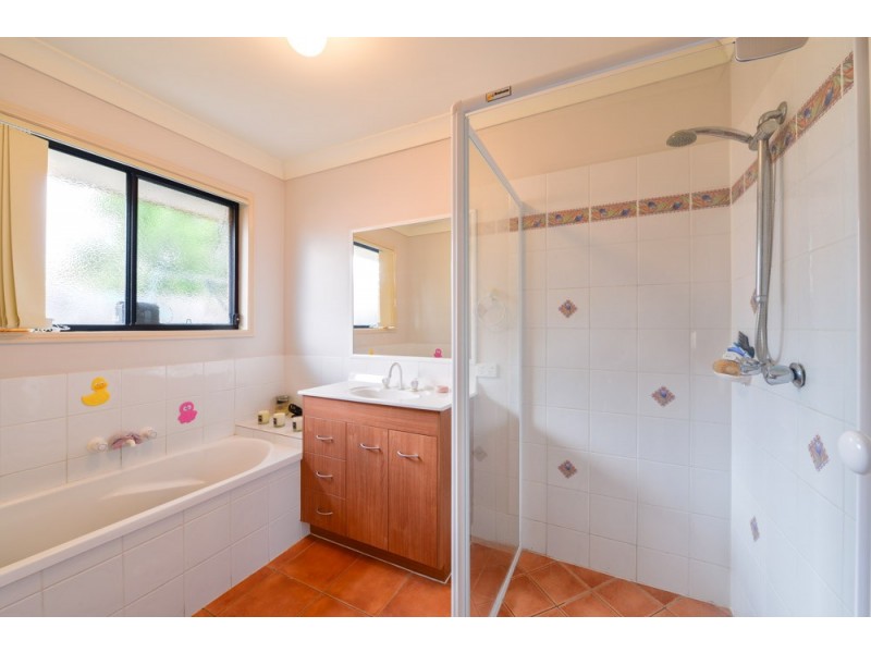 4 Emma Place, Springfield Lakes QLD 4300