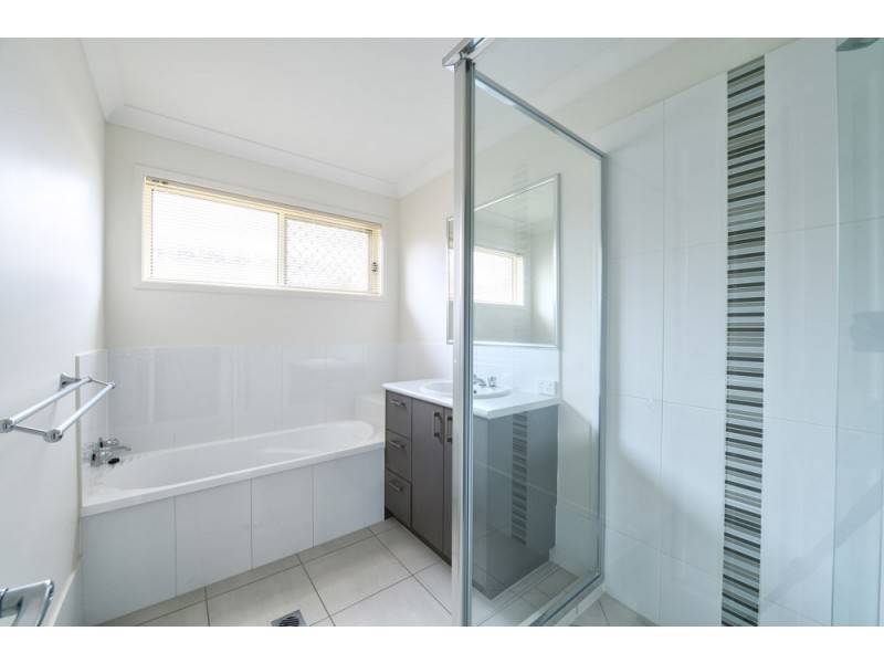 5 Cape Nelson Way, Springfield Lakes QLD 4300