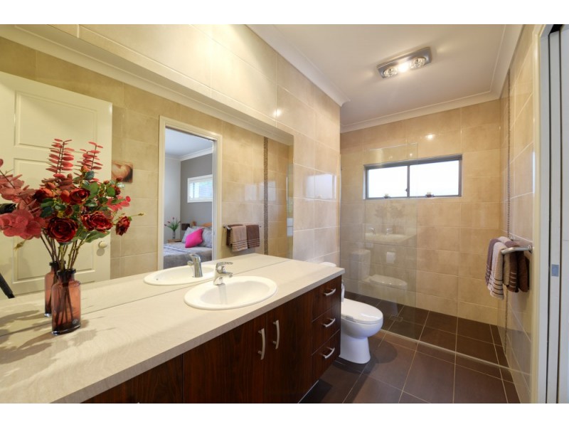 10 Lomandra Court, Brookwater QLD 4300