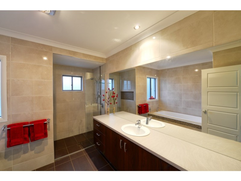 10 Lomandra Court, Brookwater QLD 4300