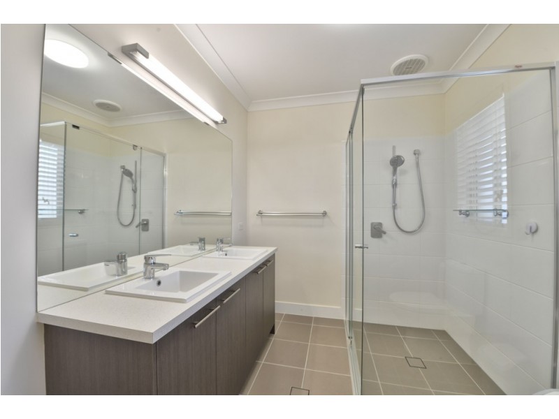 15 Livinus Place, Augustine Heights QLD 4300