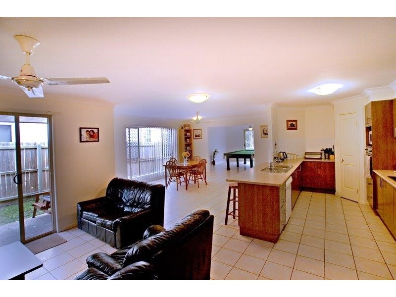 8 Burlington Terrace, Springfield Lakes QLD 4300