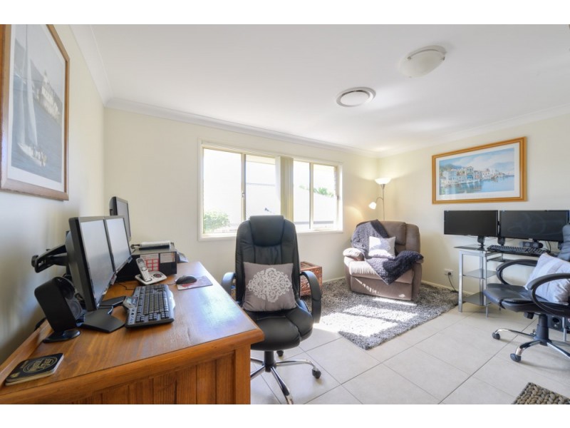 10 Darter Place, Springfield Lakes QLD 4300
