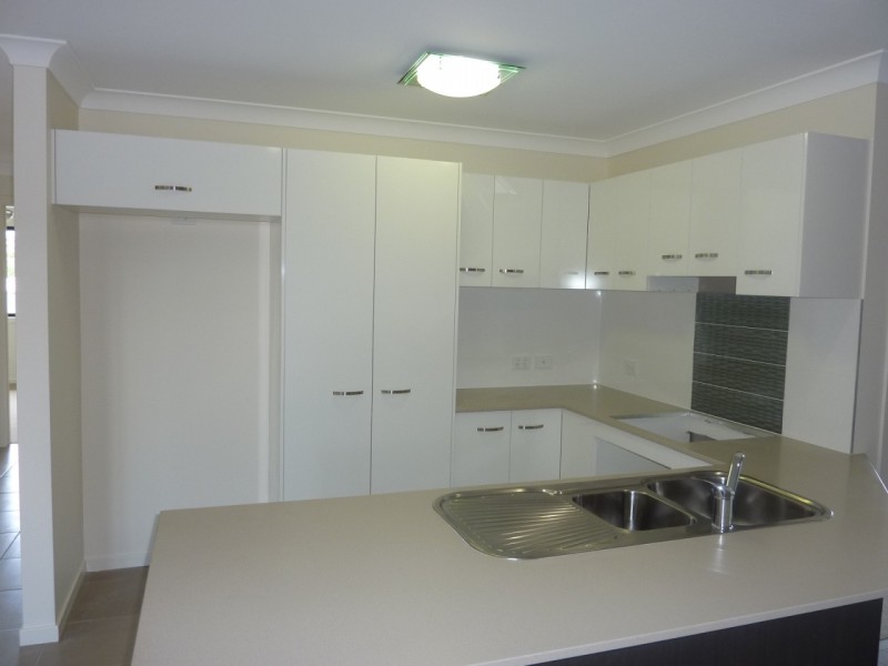 28 Brock Drive, Springfield Lakes QLD 4300