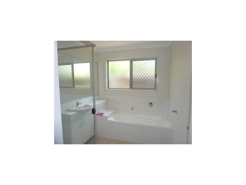 15 Greenleaf Avenue, Springfield Lakes QLD 4300