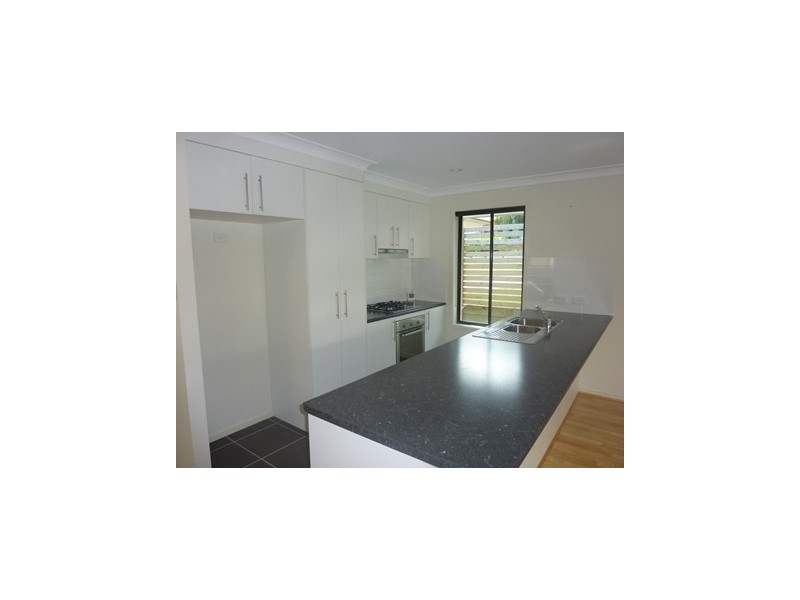 2 Everest Court, Springfield Lakes QLD 4300