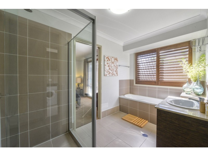 6 Finnigan Street, Augustine Heights QLD 4300