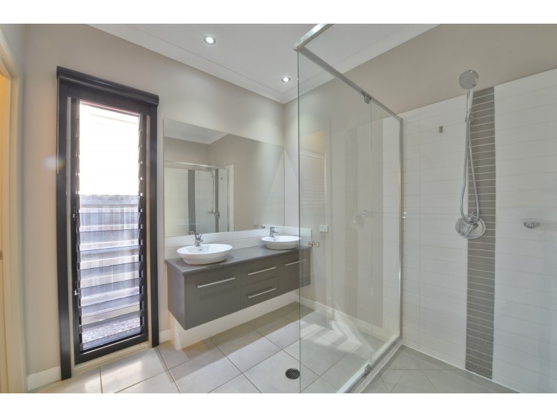 21 Burlington Terrace, Springfield Lakes QLD 4300