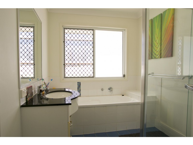 5 Riverside Crescent, Springfield Lakes QLD 4300