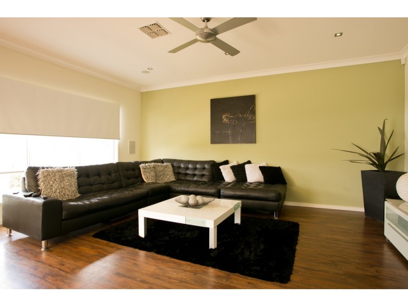 18 Cascades Street, Springfield Lakes QLD 4300