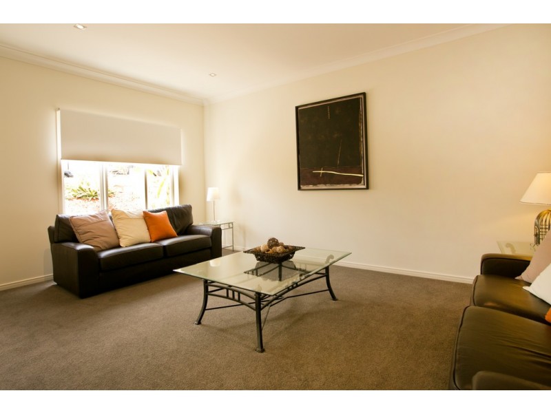 18 Cascades Street, Springfield Lakes QLD 4300